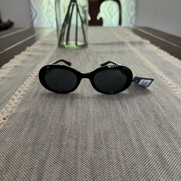 Universal Thread Accessories - Universal Thread Shiny Plastic Round Black Lens Sunglasses NWT